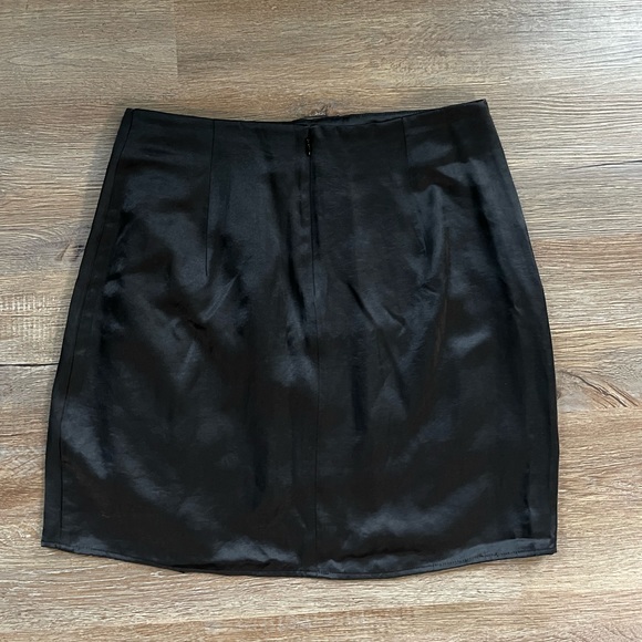NWT Express Satin Drape Front Wrap Mini Skirt Size 8 - Picture 4 of 7